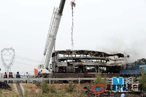 長深高速遼寧段發生特大車禍32人遇難21人傷